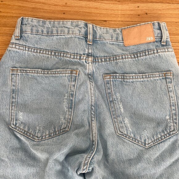 Zara Mom Fit Jean - Light Blue Wash - Picture 3 of 7